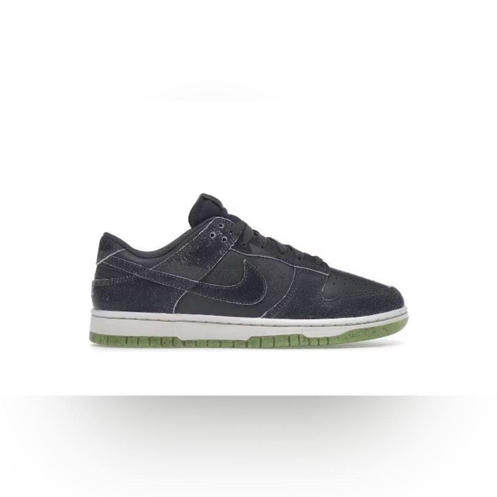 Nike Dunk Retro PRM halloween Cauldron  (2022) 
men’s size 10.5 grey green shoes